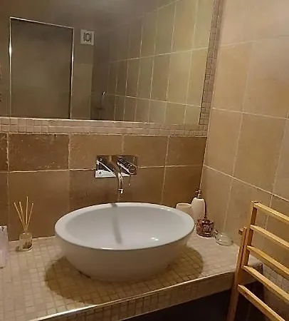 فندق مبيت وإفطار Casa Flora تارانتو