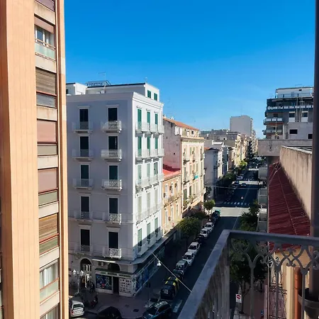 فندق مبيت وإفطار Casa Flora 4*