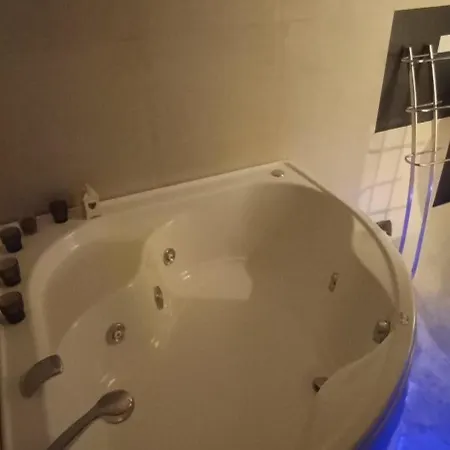 فندق مبيت وإفطار Casa Flora 4*