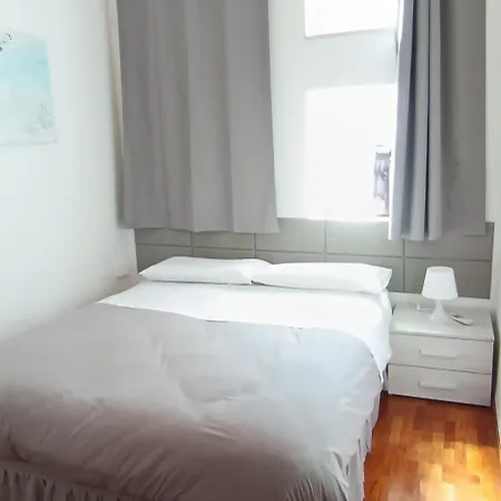 Casa Flora Bed & Breakfast 4*